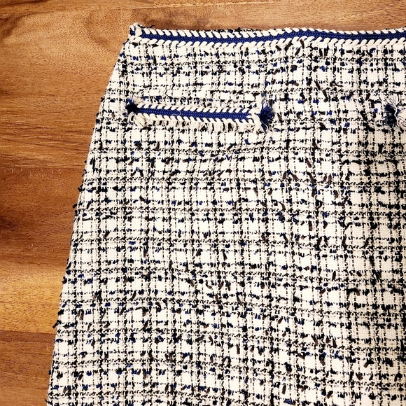 H & M Modern Plaid Mini Skirt - Picture 2 of 6